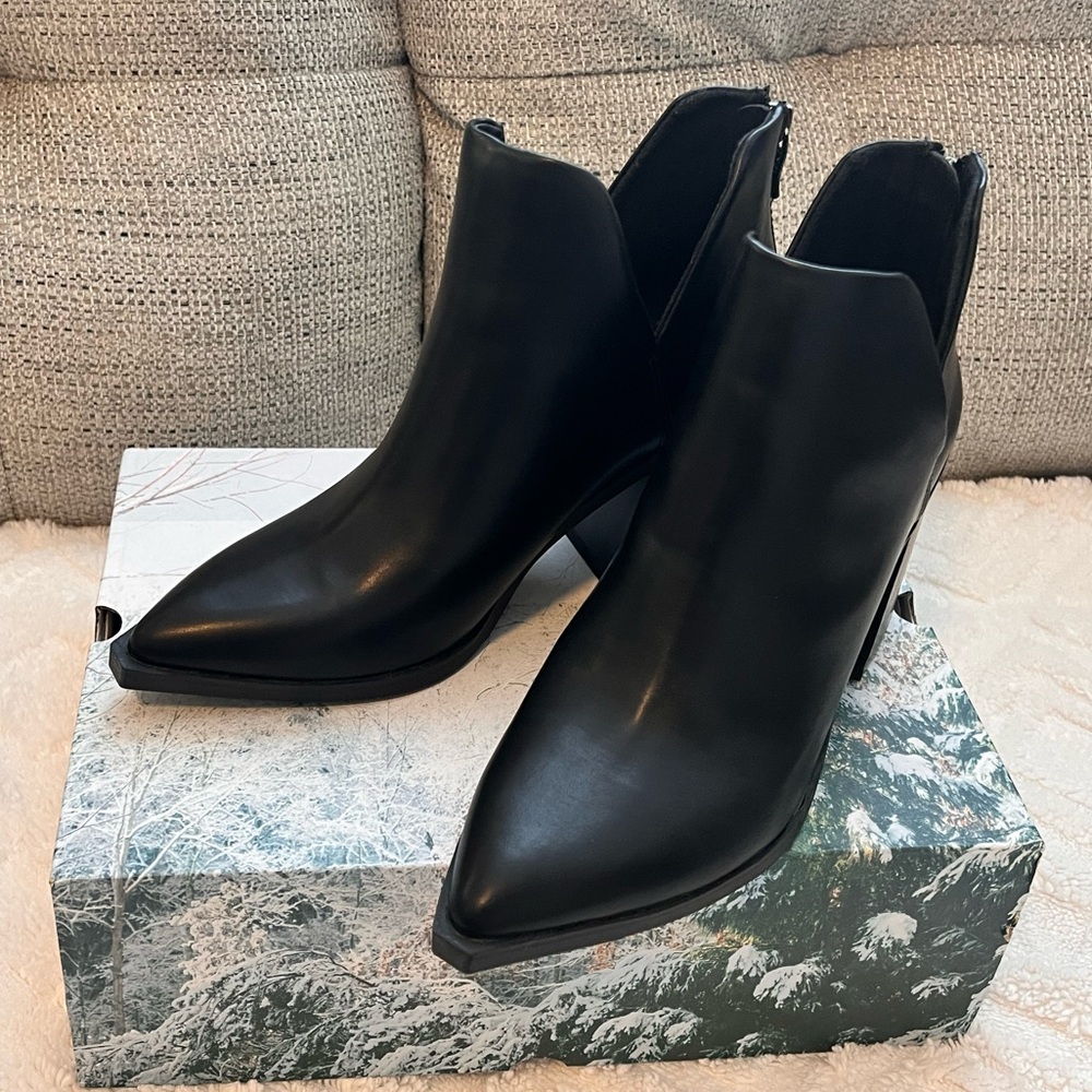 Kathemoi Womens Slip on Ankle Boots.